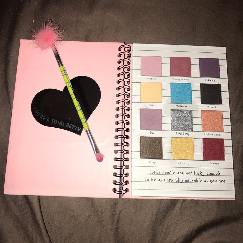 New! Clueless Eyeshadow Palette